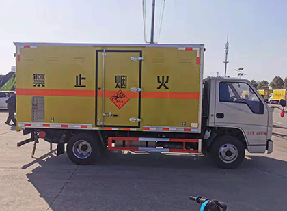 彝良爆破器材运输车